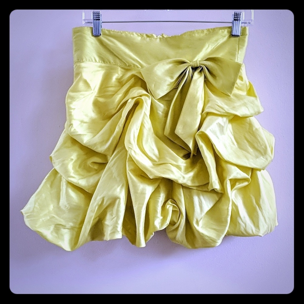 Unique ruffle yellow skirt with side bow back zip